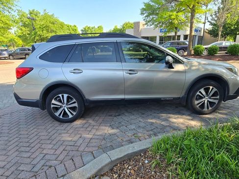 Used 2018 Subaru Outback 2.5i Limited AWD/4WD image 9