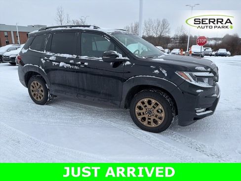 Used 2023 Honda Passport TrailSport image 2
