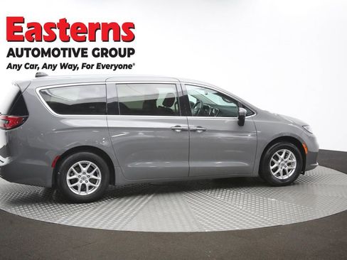 Used 2023 Chrysler Pacifica Touring-L FWD image 44