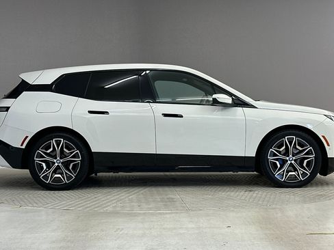 Used 2023 BMW iX xDrive50 w/ Premium Package AWD/4WD image 7