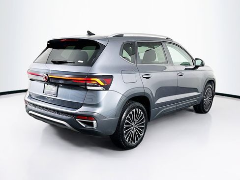 Used 2025 Volkswagen Taos SE FWD image 9