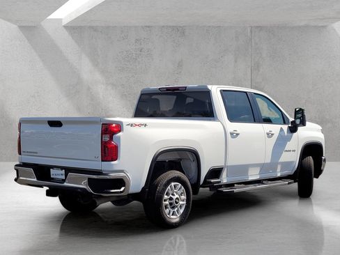 Used 2025 Chevrolet Silverado 2500 LT w/ Safety Package AWD/4WD image 5