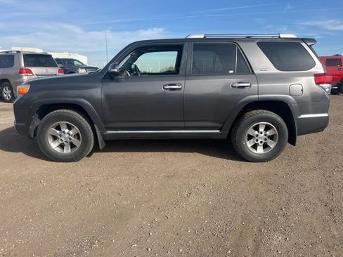 Used 2013 Toyota 4Runner SR5 w/ Premium Pkg image 2