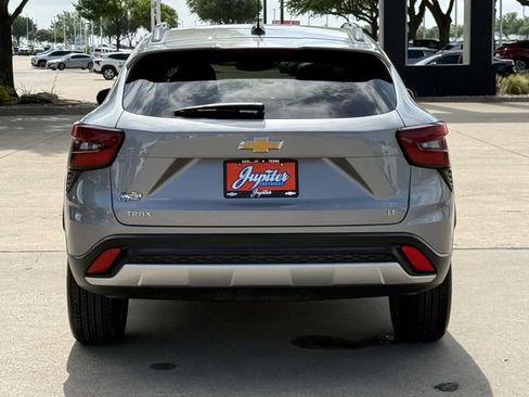 Used 2025 Chevrolet Trax LT image 6
