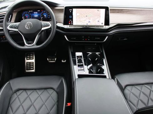 Certified 2025 Volkswagen Atlas SEL Premium R-Line image 21