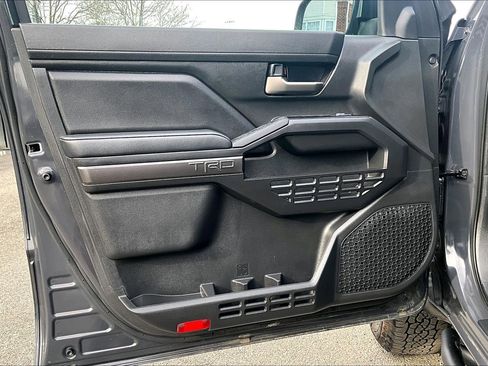 Used 2025 Toyota Tacoma TRD Off-Road image 21