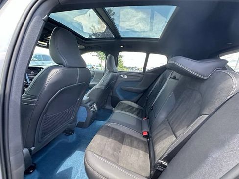 Used 2023 Volvo XC40 Recharge Ultimate AWD/4WD image 13
