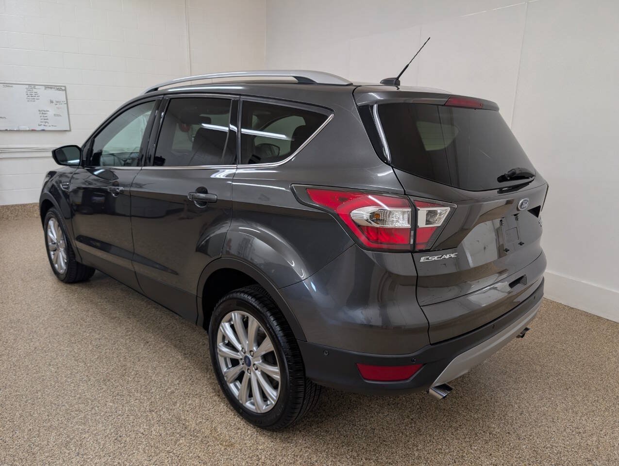 Used 2017 Ford Escape Titanium w/ Canadian Touring Package AWD/4WD image 2