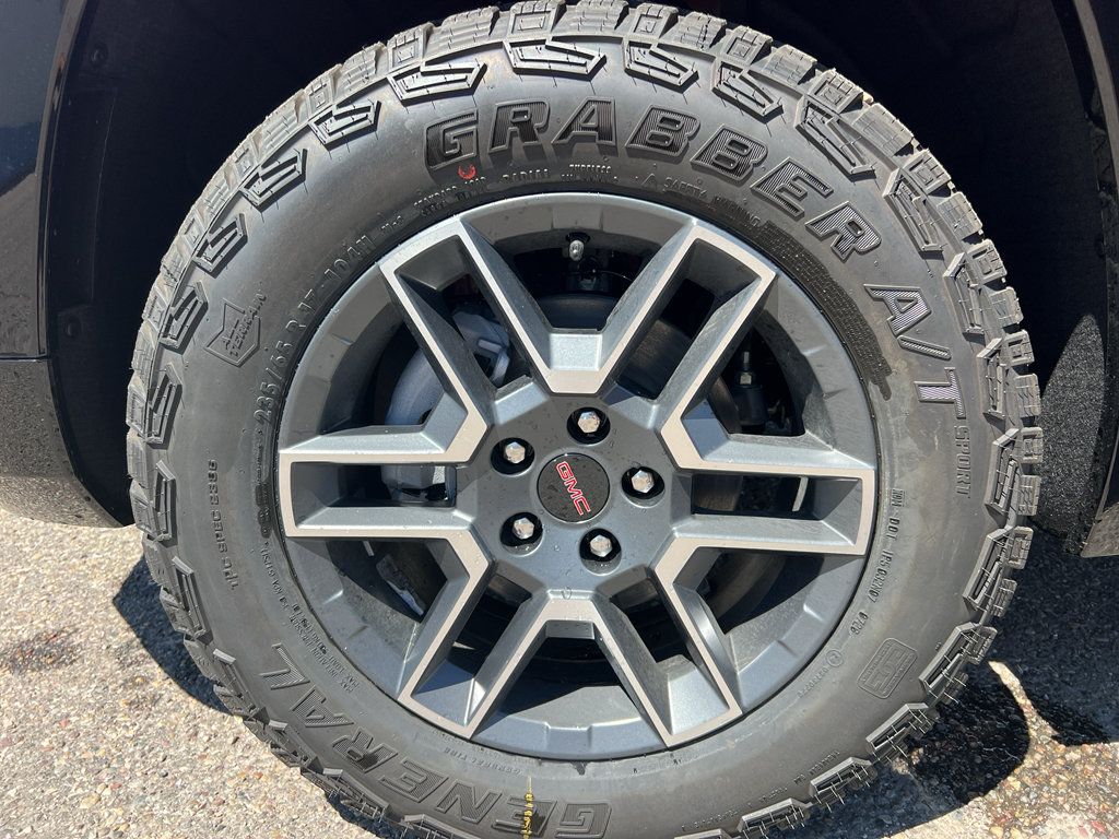 New 2026 GMC Terrain AT4 w/ LPO, Black Badging Package AWD/4WD image 31