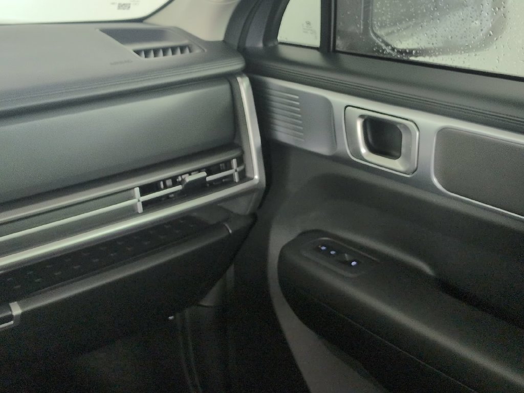 Used 2025 Hyundai Santa Fe SE FWD image 23