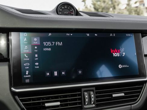 Used 2020 Porsche Cayenne Turbo image 33