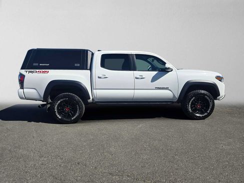 Used 2022 Toyota Tacoma TRD Off-Road w/ Technology Package AWD/4WD image 2