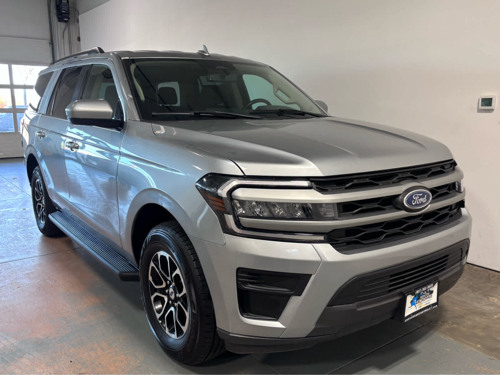Used 2024 Ford Expedition XLT AWD/4WD image 5