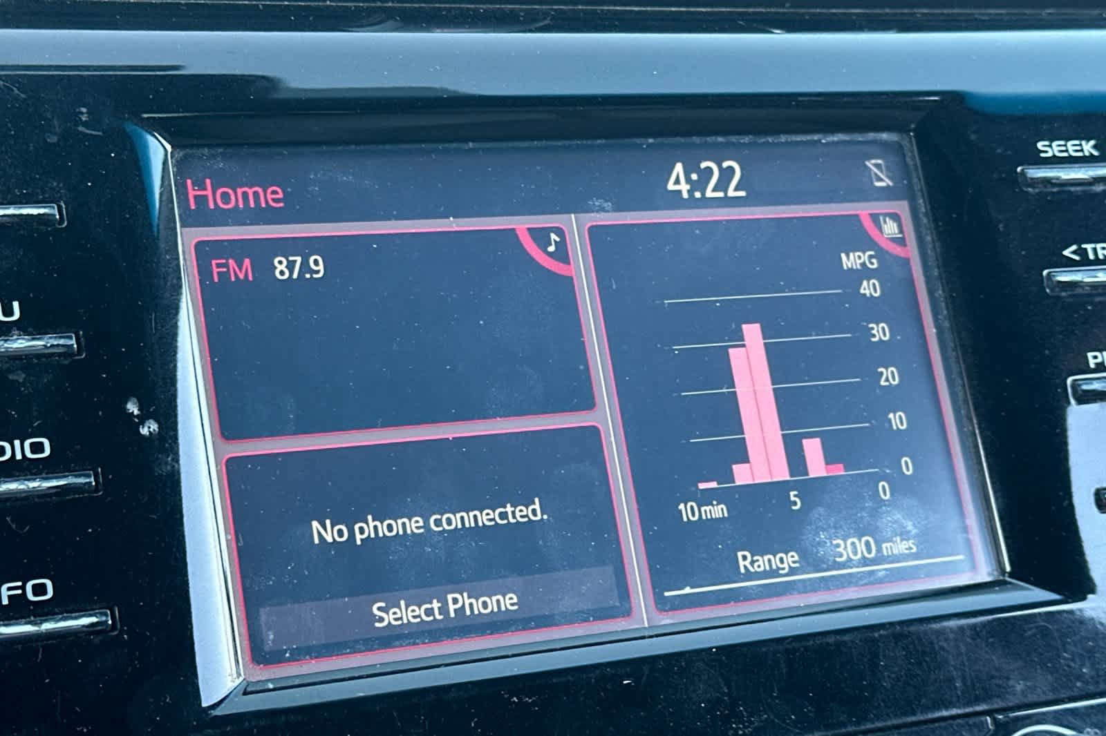 Used 2018 Toyota Camry SE FWD image 19