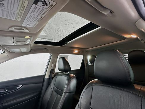 Used 2017 Nissan Rogue SL w/ SL Premium Package image 26