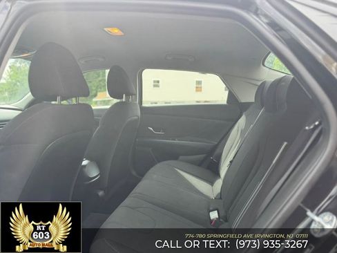Used 2022 Hyundai Elantra SEL w/ Convenience Package image 9