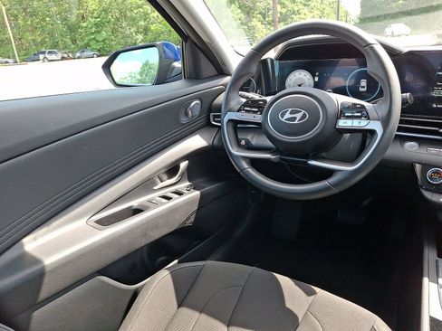 Certified 2025 Hyundai Elantra SEL FWD image 15