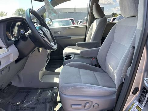 Used 2015 Toyota Sienna LE FWD image 14