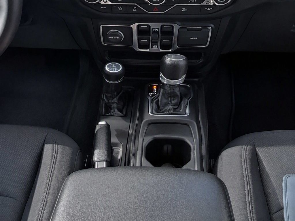 Used 2022 Jeep Gladiator Sport AWD/4WD image 17