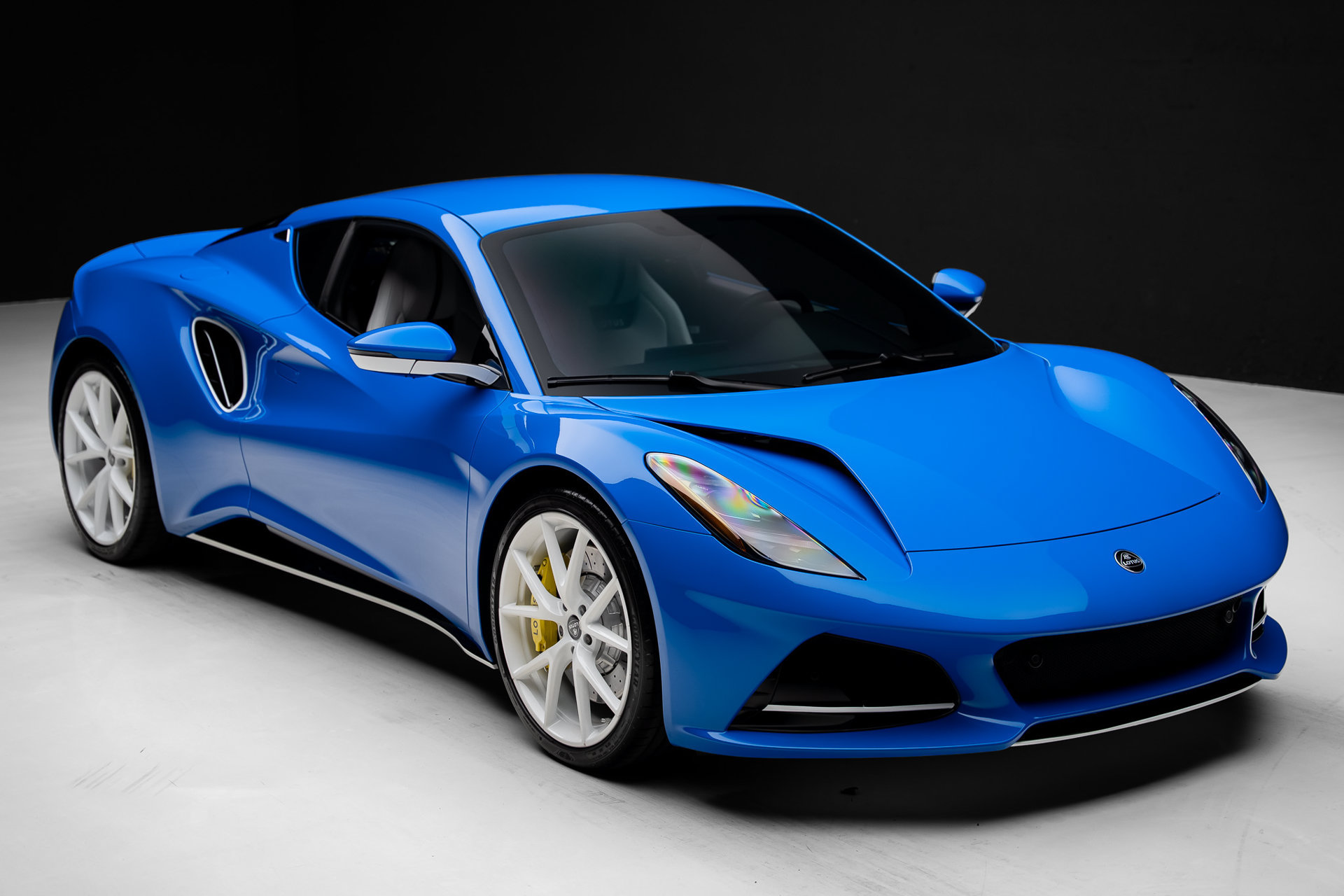 Used 2025 Lotus Emira RWD image 39