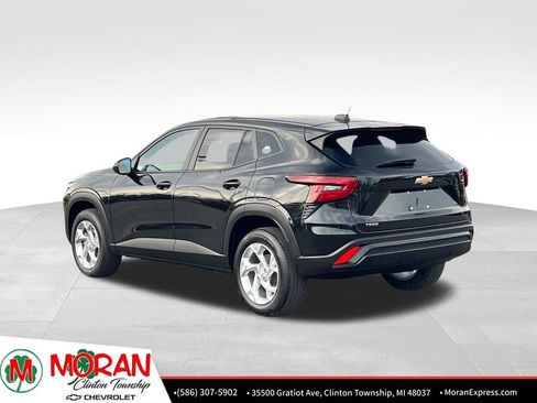 Certified 2025 Chevrolet Trax LS w/ LS Convenience Package image 4