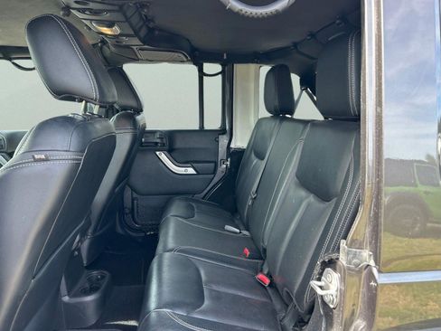 Used 2017 Jeep Wrangler Unlimited Sahara w/ Dual Top Group AWD/4WD image 10