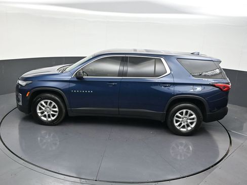 Used 2023 Chevrolet Traverse LS FWD image 16