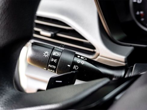 Used 2024 Subaru Crosstrek 2.0i Premium image 19