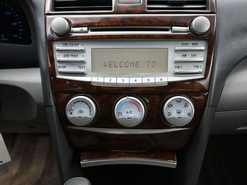 Used 2010 Toyota Camry LE image 25