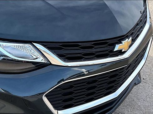 Used 2017 Chevrolet Cruze LT image 29