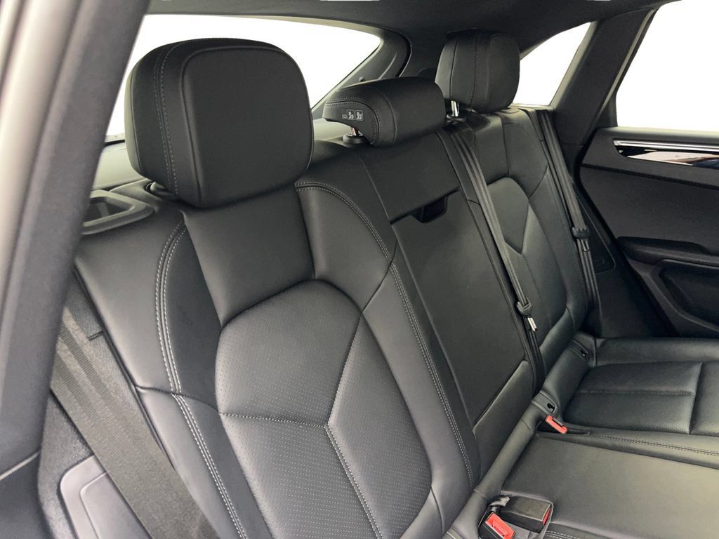 Used 2024 Porsche Macan Turbo AWD/4WD image 39