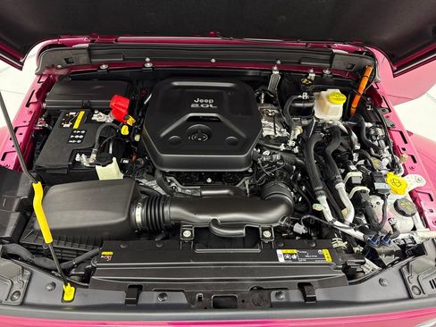 Used 2022 Jeep Wrangler Unlimited Sahara w/ Cold Weather Group image 10