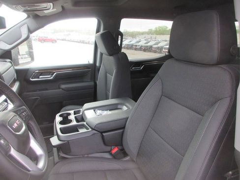 New 2026 GMC Sierra 1500 SLE w/ Max Trailering Package image 12