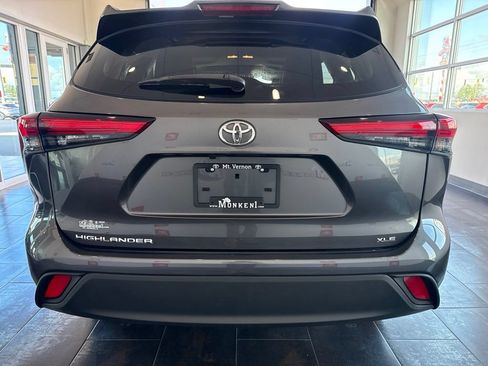 Used 2023 Toyota Highlander XLE FWD image 7