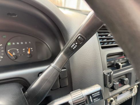 Used 1997 MAZDA MPV ES image 17