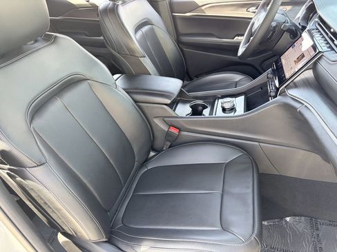 Used 2024 Jeep Grand Cherokee Limited w/ Luxury Tech Group II RWD image 10
