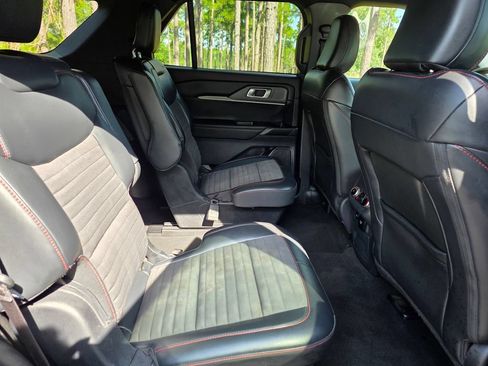 Used 2025 Ford Explorer ST-Line w/ Premium Package RWD image 21