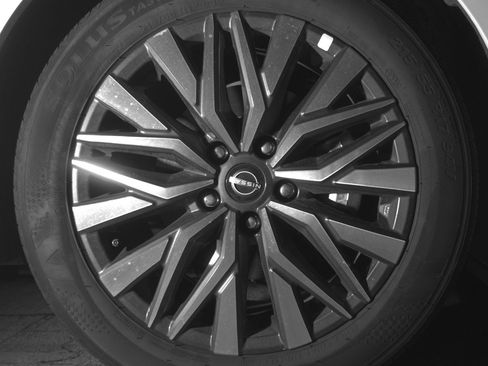 Used 2025 Nissan Altima 2.5 SV image 13