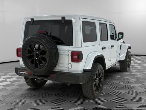 Used 2025 Jeep Wrangler Unlimited Sahara w/ Safety Group AWD/4WD image 5