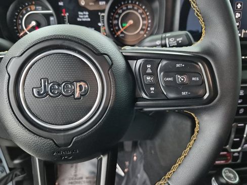 Used 2024 Jeep Gladiator Sport AWD/4WD image 29