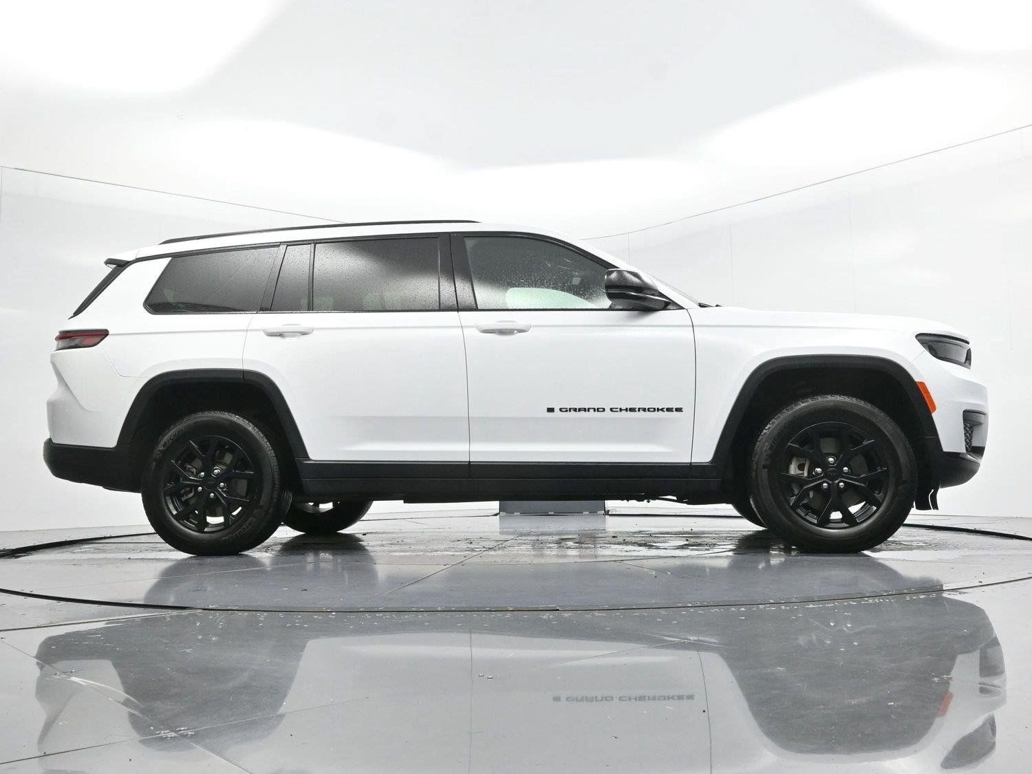 Used 2024 Jeep Grand Cherokee L Altitude AWD/4WD image 49