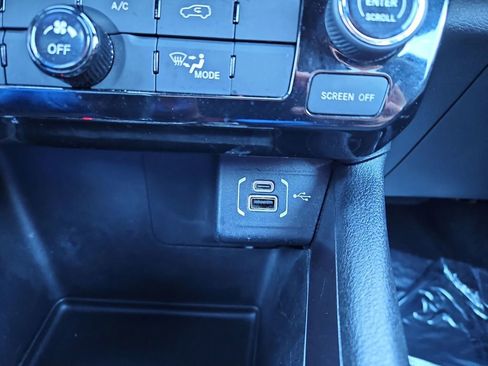 Used 2024 Jeep Compass Latitude image 19