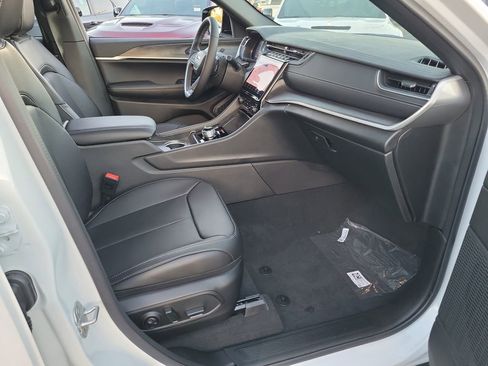 New 2025 Jeep Grand Cherokee L Limited w/ Luxury Tech Group II image 13