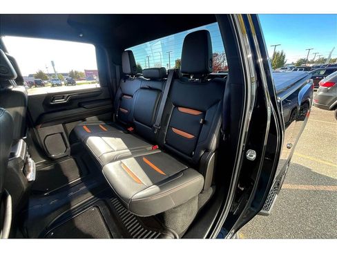 Used 2024 GMC Sierra 2500 AT4 image 29