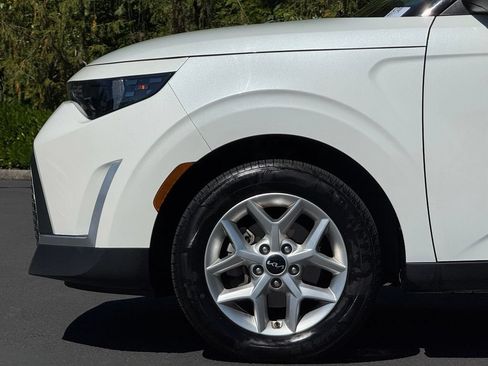 Used 2024 Kia Soul LX w/ Option Group 015 FWD image 4