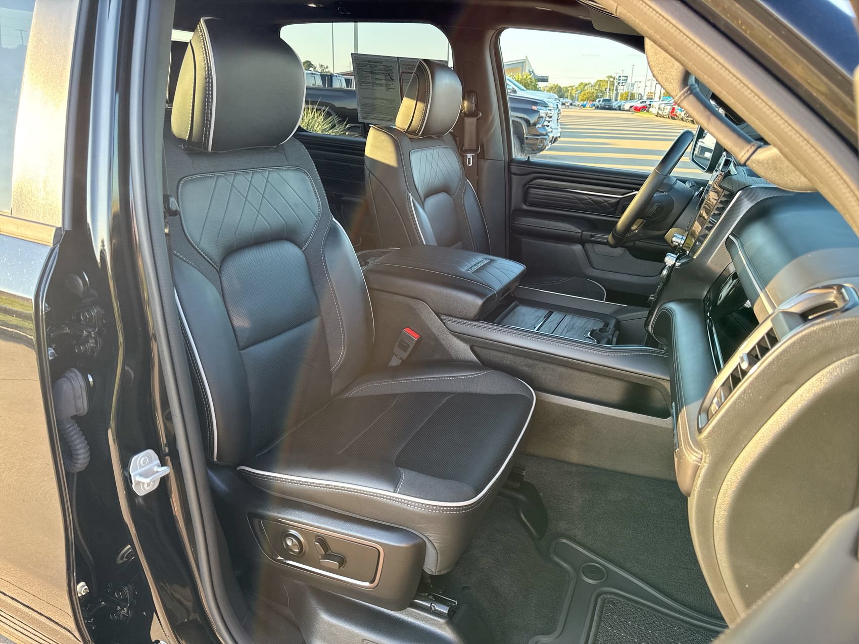 Used 2025 RAM 1500 Limited AWD/4WD image 27