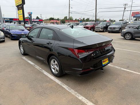 Used 2023 Hyundai Elantra SE FWD image 7
