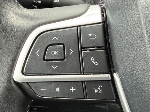 Certified 2023 Toyota Highlander XLE image 22