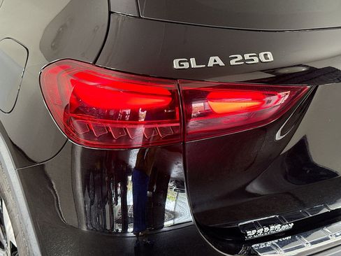 Used 2025 Mercedes-Benz GLA 250 image 36