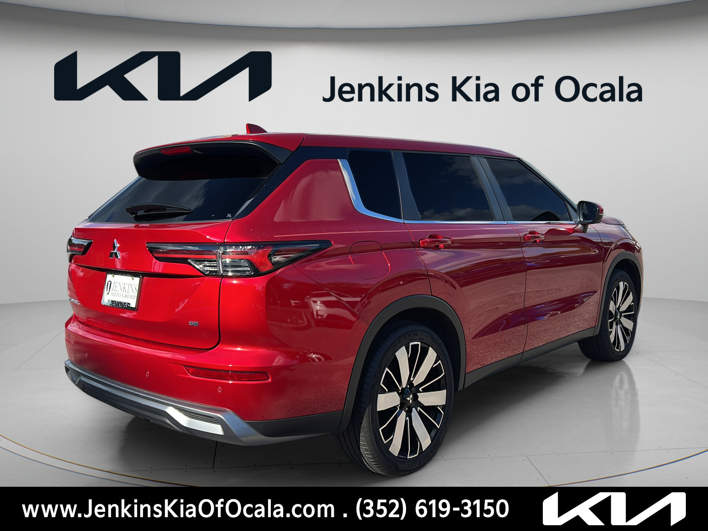 Used 2025 Mitsubishi Outlander SE AWD/4WD image 3